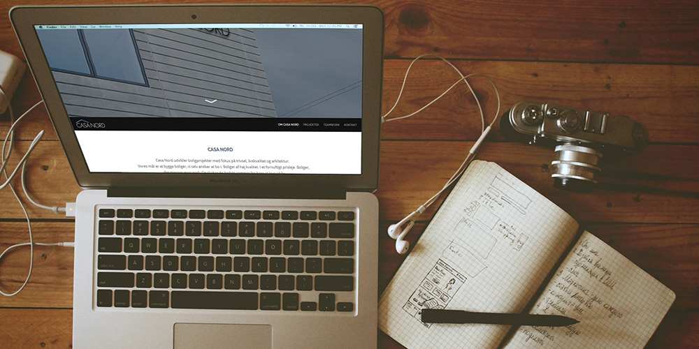 computer and laptop with casa nords homepage